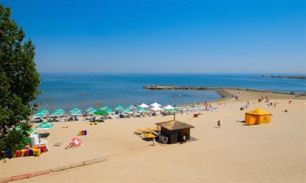 Hotel Delfin Mamaia Exteriör bild
