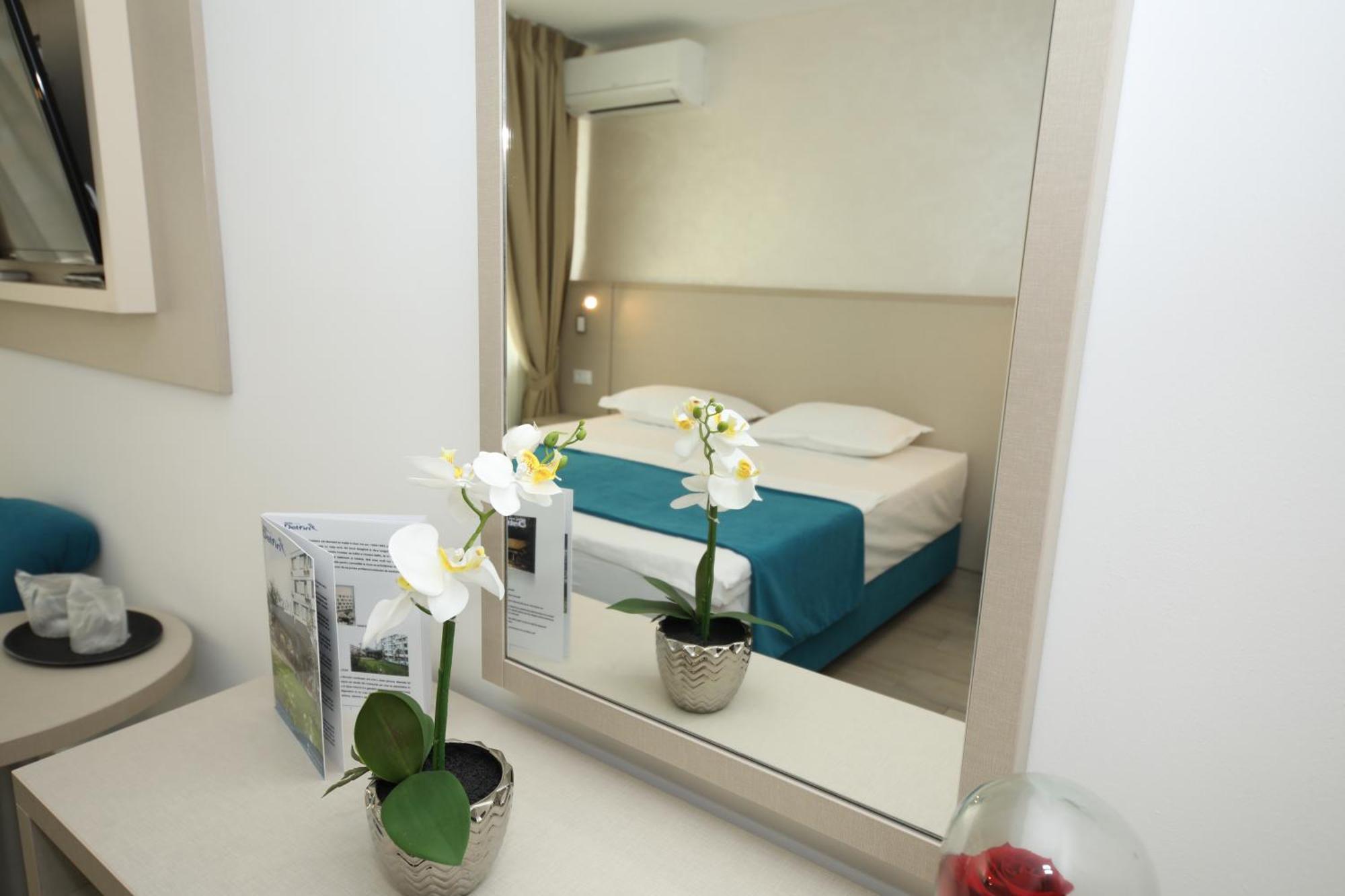 Hotel Delfin Mamaia Exteriör bild